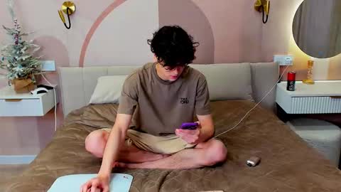 travisrivas online show from February 9, 11:37 am