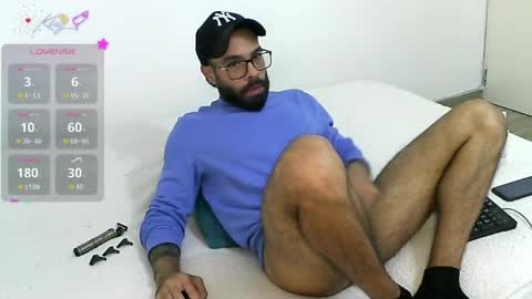 Hunter man online show from April 17, 11:07 pm