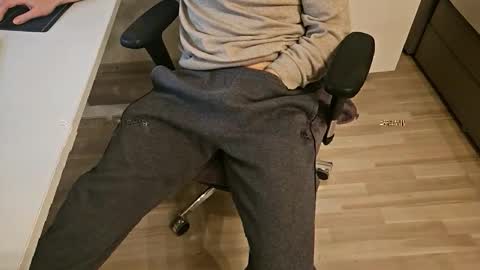 tree1989 online show from March 7, 8:39 pm