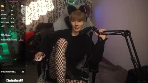 Snapshot of twinkben04 chatting on October 13, 8:37 pm Ben online show from October 13, 8:37 pm