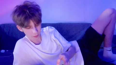 TwiShadow online show from February 19, 12:01 pm