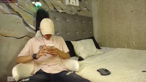 Snapshot of tyl3r_coop3r chatting on November 2, 3:22 am tyl3r_coop3r online show from November 2, 3:22 am