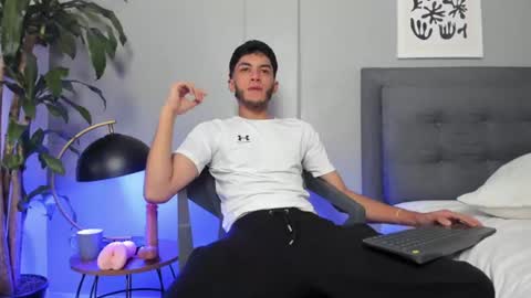 Tyler Fox online show from July 7, 6:47 am
