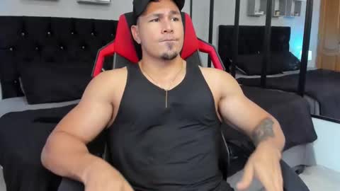 tyler_hank1 online show from March 1, 6:40 pm