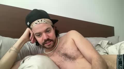 Tyleruzi online show from December 5, 6:56 pm