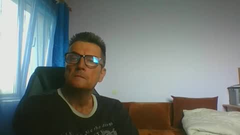 ulmeni4 online show from June 4, 3:29 pm