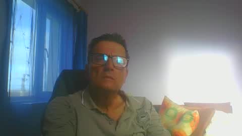 Snapshot of ulmeni4 chatting on October 25, 12:18 pm ulmeni4 online show from October 25, 12:18 pm