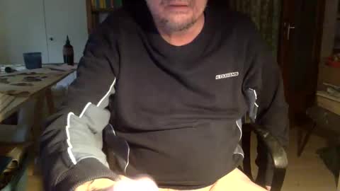 Snapshot of unbenannt1 chatting on January 7, 2:05 pm unbenannt1 online show from January 7, 2:05 pm