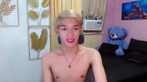 urasian_john20 online show from April 18, 1:18 am