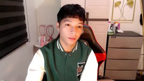 Ethan online show from April 19, 4:06 pm