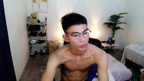 Snapshot of urnaughtydreamboy_rence chatting on October 14, 2:40 am Rence online show from October 14, 2:40 am