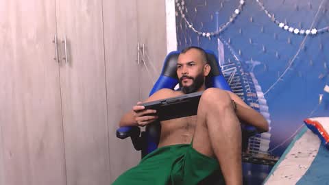 Valentine online show from December 5, 12:00 pm