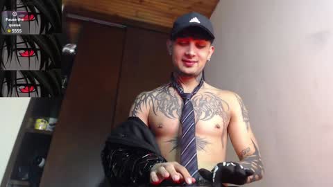 david guzman i model independenthelp me with a thumbs up online show from January 5, 11:44 pm