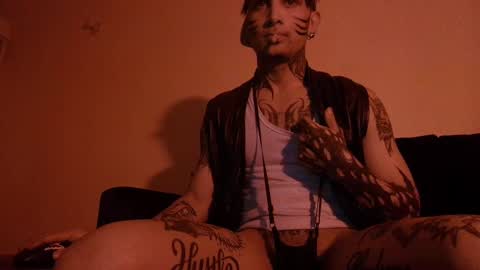 david guzman i model independenthelp me with a thumbs up online show from March 9, 2:29 am