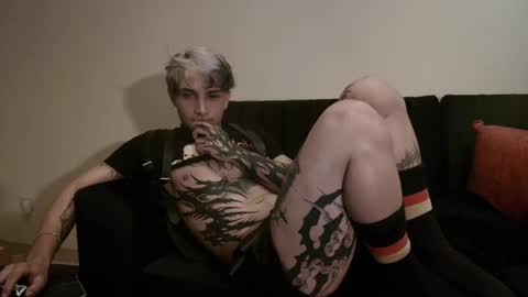 david guzman i model independenthelp me with a thumbs up online show from March 5, 2:25 am