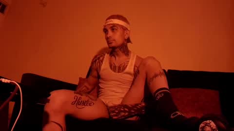 david guzman i model independenthelp me with a thumbs up online show from March 3, 1:07 am