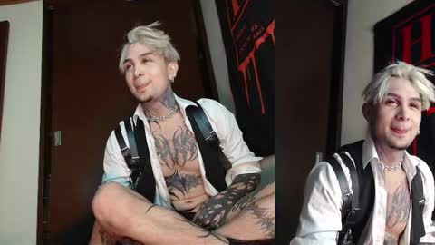 david guzman i model independenthelp me with a thumbs up online show from February 20, 1:36 am