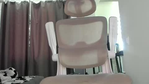 vibemygirl online show from March 6, 8:11 am