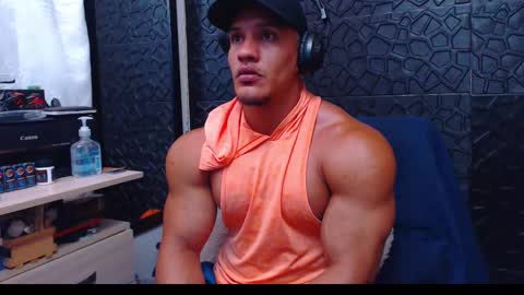 Viktor Herrera online show from December 19, 3:19 pm