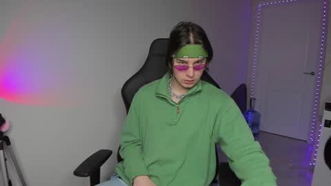 Vincent Strong online show from December 3, 7:52 am