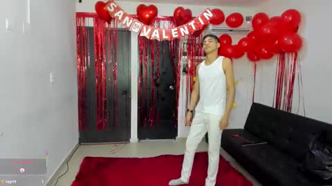 voyeurism_guys online show from February 14, 11:00 pm