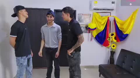 voyeurism_guys online show from July 14, 11:00 pm