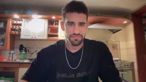 wearetwo online show from December 18, 5:14 am