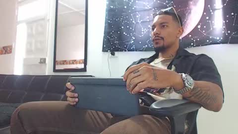 Wesley Rogger online show from November 14, 7:15 pm