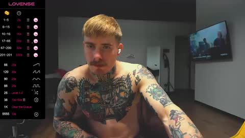 Snapshot of white_king999 chatting on December 9, 6:45 am Max online show from December 9, 6:45 am
