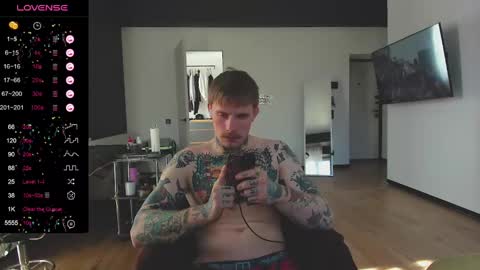 Snapshot of white_king999 chatting on March 8, 11:00 am Max online show from March 8, 11:00 am