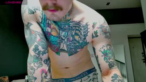 Snapshot of white_king999 chatting on October 2, 2:37 am Max online show from October 2, 2:37 am