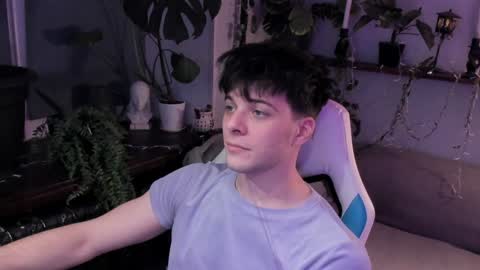 Gus online show from December 5, 6:02 pm