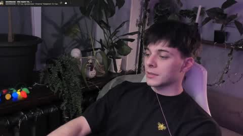 Gus online show from December 24, 6:28 pm