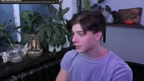 Gus online show from October 12, 7:41 pm