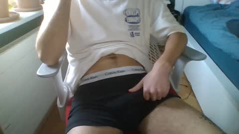 whiteeuropaboy online show from March 8, 4:37 pm