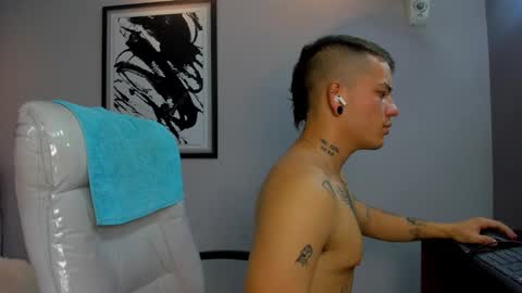 wild online show from September 25, 4:33 am