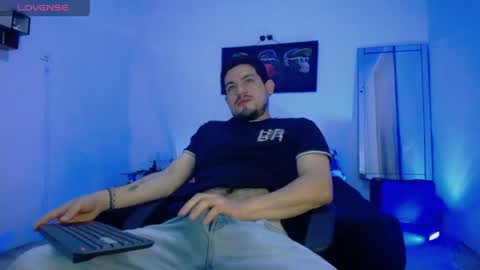 william_steel_ online show from May 23, 11:48 am