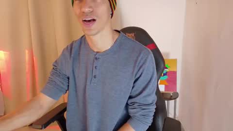 Snapshot of willy_veins chatting on October 6, 4:55 pm willy_veins online show from October 6, 4:55 pm