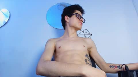  W O L F  online show from November 20, 1:54 pm