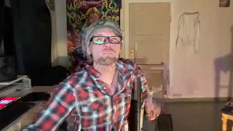 wulffi95 online show from March 6, 8:28 pm