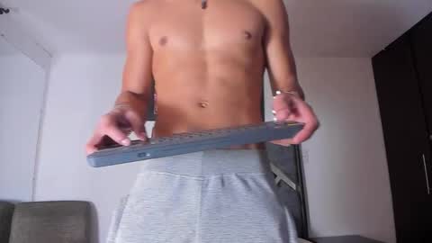 Snapshot of wyatt_2 chatting on October 7, 12:31 pm wyatt online show from October 7, 12:31 pm
