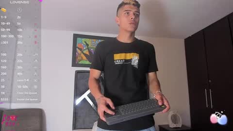 Snapshot of wyatt_2 chatting on October 11, 3:27 pm wyatt online show from October 11, 3:27 pm