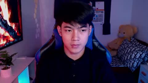 Prince Aldrian  online show from December 13, 7:04 am