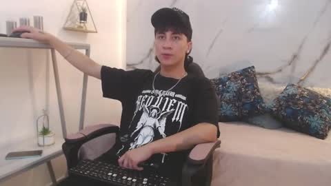 xandergrey8 online show from April 15, 7:58 pm