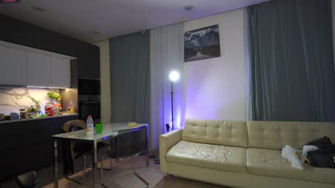     online show from October 25, 7:15 pm