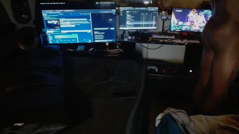 xxxjrstrokesxxx online show from April 11, 4:43 pm