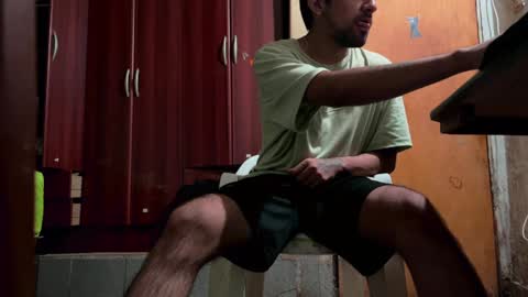 Snapshot of y0ungwithbrowndick chatting on January 12, 10:12 am BROWN DICK online show from January 12, 10:12 am