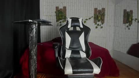 yacksson_lawrence online show from October 2, 3:32 am