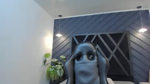 Snapshot of yeiko_romero_ chatting on February 27, 5:36 pm YEIKO ROMERO online show from February 27, 5:36 pm