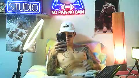 yeisoncastellanos1999 online show from October 24, 7:04 pm